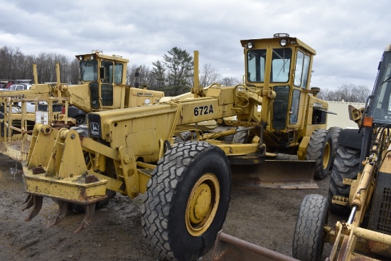 John Deere 672A Grader