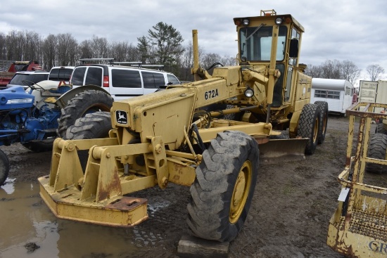 John Deere 672A Grader