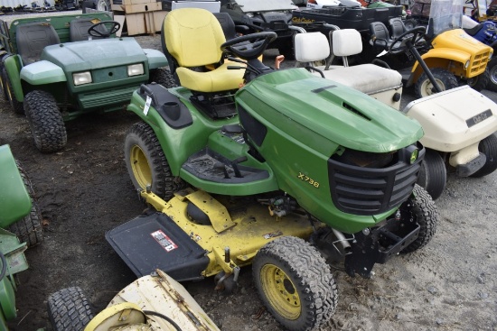 John Deere X738 Lawn Tractor