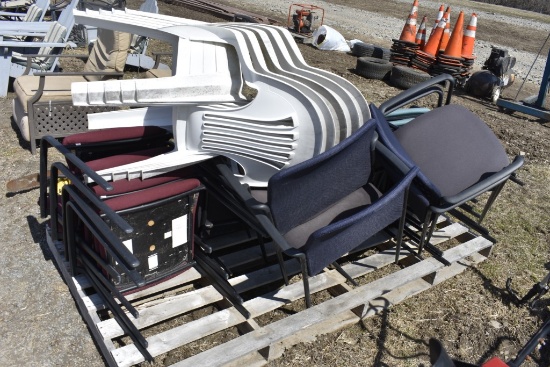 Pallet of Office Chairs and 5 Plastic Chairs