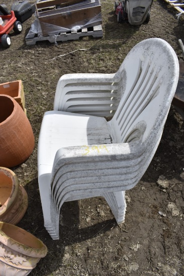 6 Plastic outdoor Patio chairs