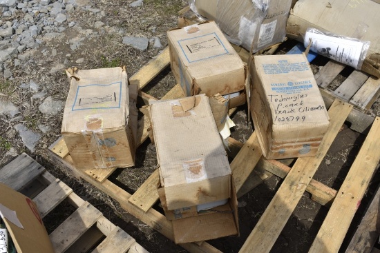 Pallet of Light Fixtures