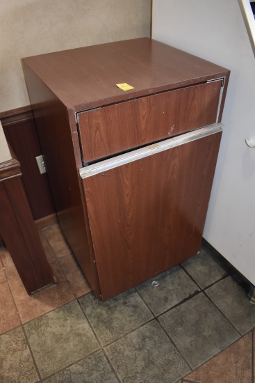Garbage Can with Containment