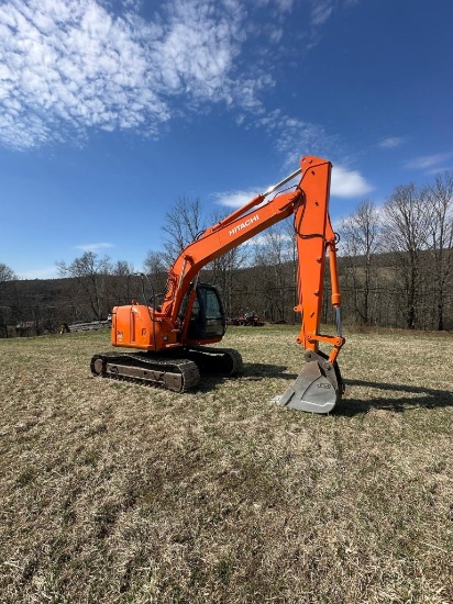 Hitachi 135 US Excavator