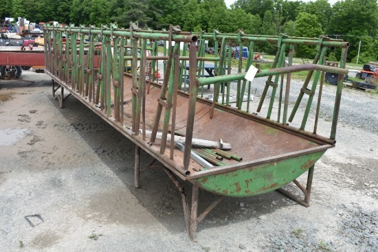 26 Headlock Stationary Feeder