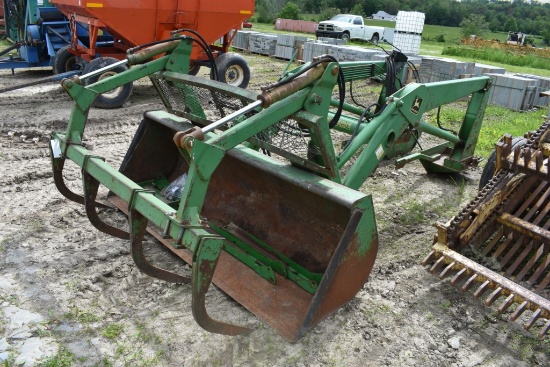 John Deere 725 Loader With 80" Grapple Bucket