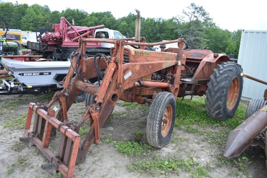 Belarus 500 Loader Tractor