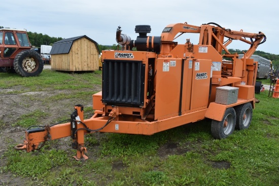Bandit Model 280 Xps Commercial Tow Behind Chipper With Loader Arm