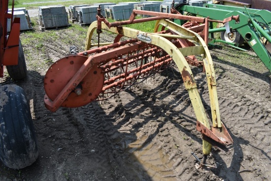 New Idea 402 Side Delivery Rake