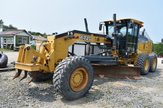 John Deere 672G Road Grader