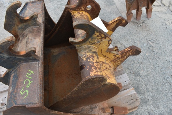 24" Excavator Bucket That Fits John Deere 50D
