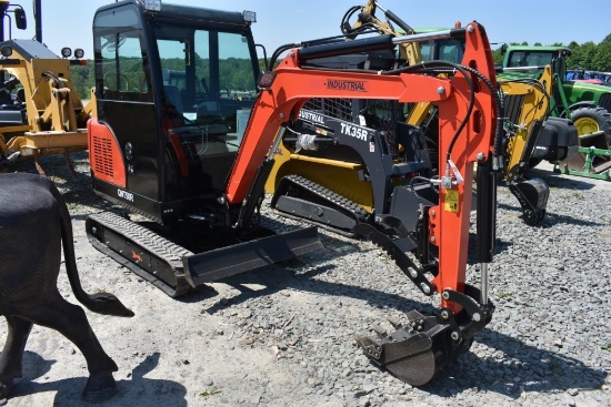 AGT Industrial QNT50R Excavator