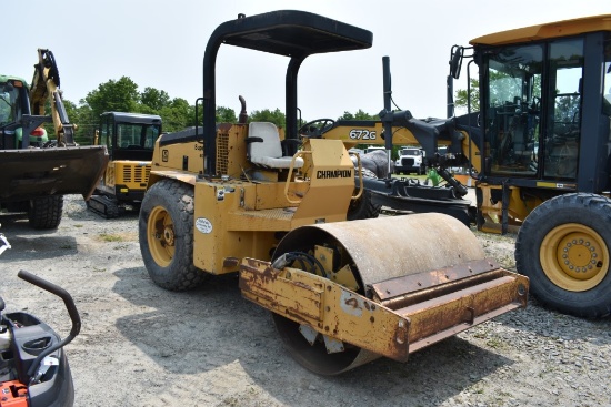 Champion SuperPAC 600 Self-Propelled Vibratory Roller