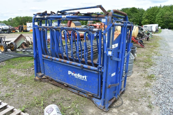 Priefert Cattle Squeeze Chute with Swing Door Extension