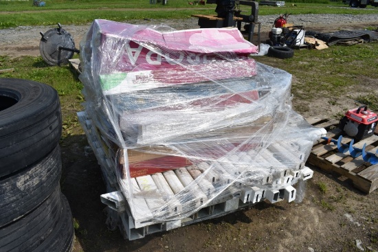 Pallet with Large Quantity of Vinyl-Fencing Items
