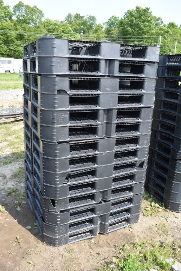 14 Plastic Pallets