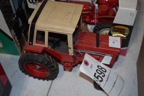 International 1586 Tractor 116 Scale