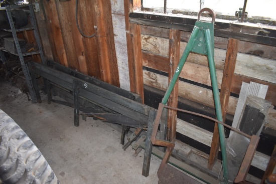 Tow Bar with Wooden Side Racks,