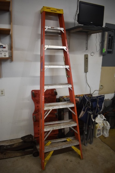 Werner 8' Fiberglass Step Ladder
