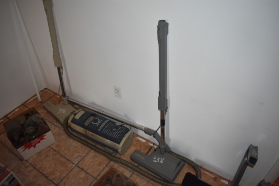Electrolux Vacuum with 2 Vacuum Heads