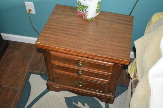 2 Nightstands