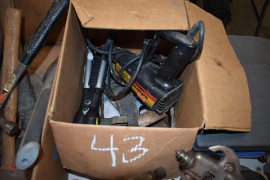 Box With Assorted Hunting Knives, Tri-Pod Light, and Wagner Power Stripper