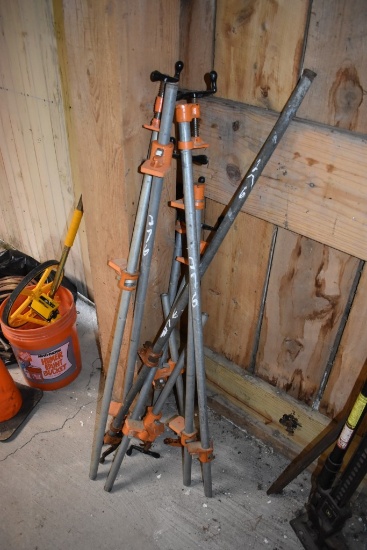 8 Pipe Clamps Varius Sizes And One Bar Clamp