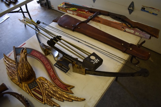 Timber Wolf Compound Bow With Four Arrows