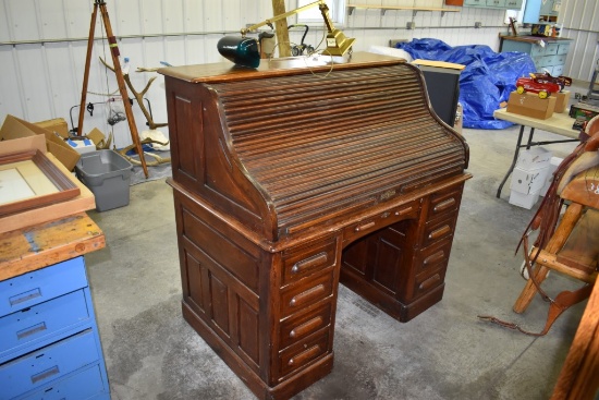 Roll Top Desk With Desk Lamp