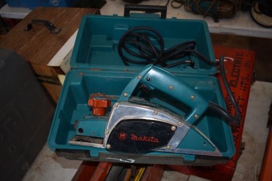 Makita 1900-B Hand Planer In Case