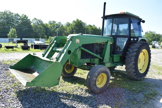 John Deere 2955 Loader Tractor
