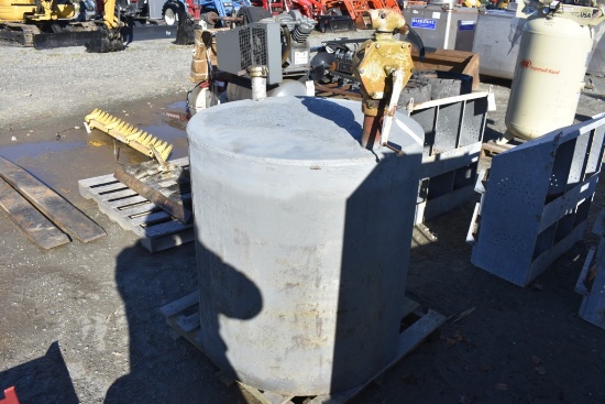 140 Gallon Fuel Tank with Hand Crank Pump