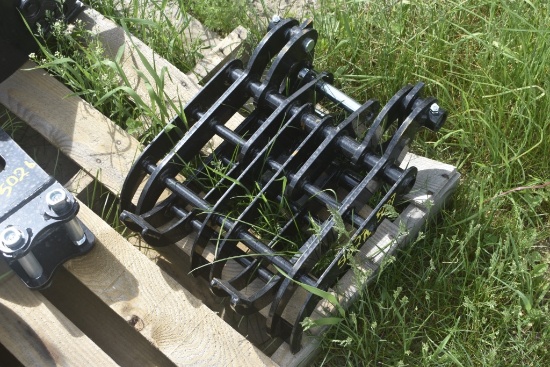 Wolverine 15" Mini Excavator Grabber