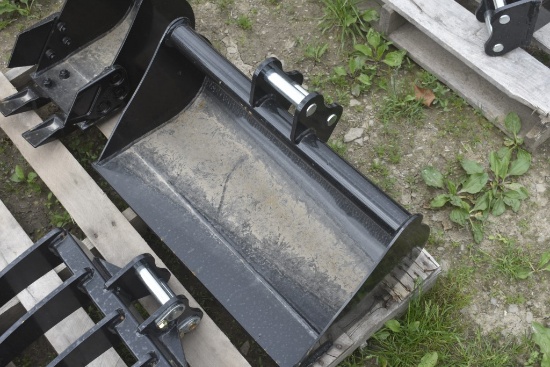 Wolverine 23.5" Mini Excavator Bucket