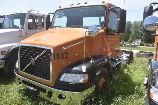 2012 Volvo Day Cab Truck Tractor