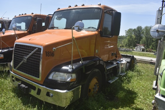 2012 Volvo Day Cab Truck Tractor