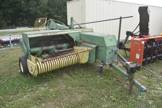 John Deere 327 Square Baler