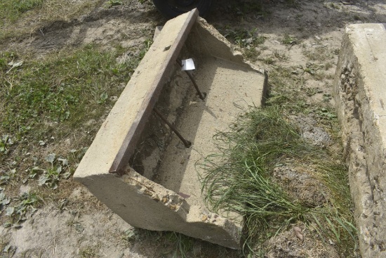 48" Concrete Bunk Feeder