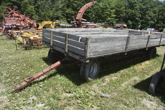 People Moving Wagon on Single Axle Running Gear
