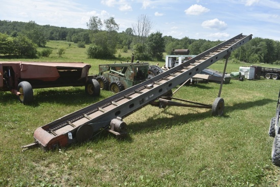 New Idea 32' Elevator with Electric Motor