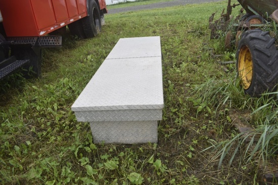 Diamond Plate Truck Tool Box for Full Size Truck