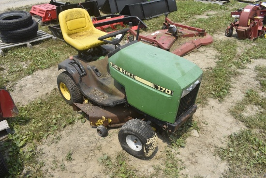 John Deere 170 Lawn Tractor