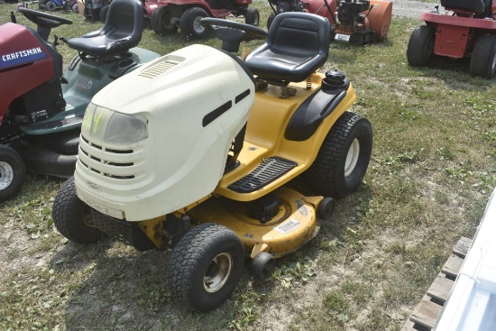 Cub Cadet Series 1000 Lawn tractor