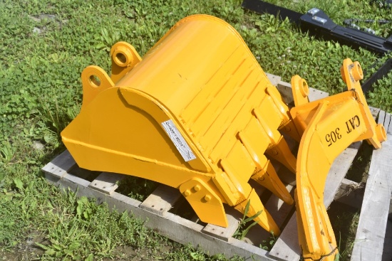 Future 24" Excavator Bucket that Fits a CAT 305