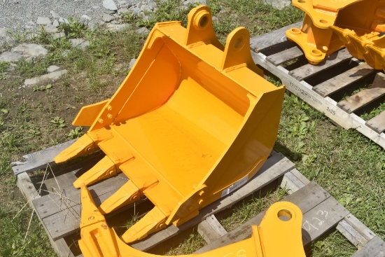 Future 24" Excavator Bucket that Fits a CAT 305