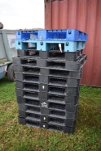 12 Plastic Pallets