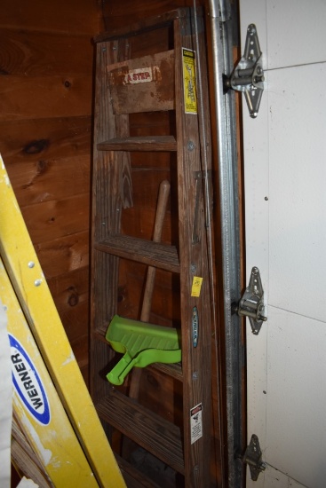 Werner 6' Wooden Step Ladder