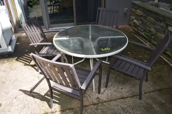 Metal Glass Top Table with 4 Metal Chairs