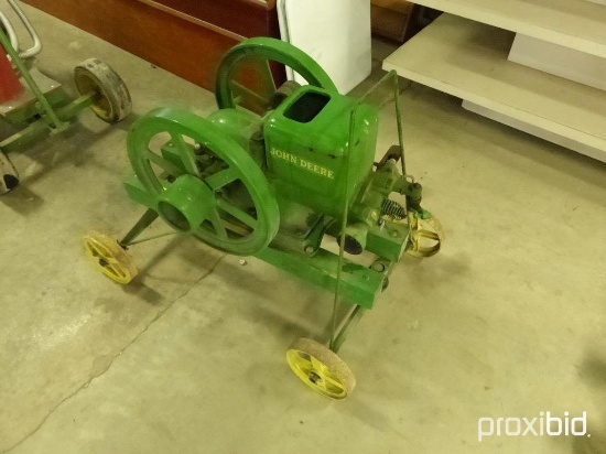 1 1/2 HP JOHN DEERE ENGINE W/ CART ON WHEELS