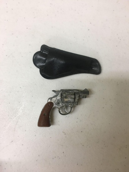 Miniature pistol in case